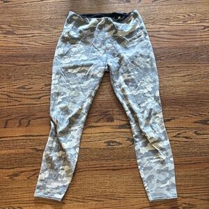 Lysse Camouflage Leggings with Back Pockets, Size Small